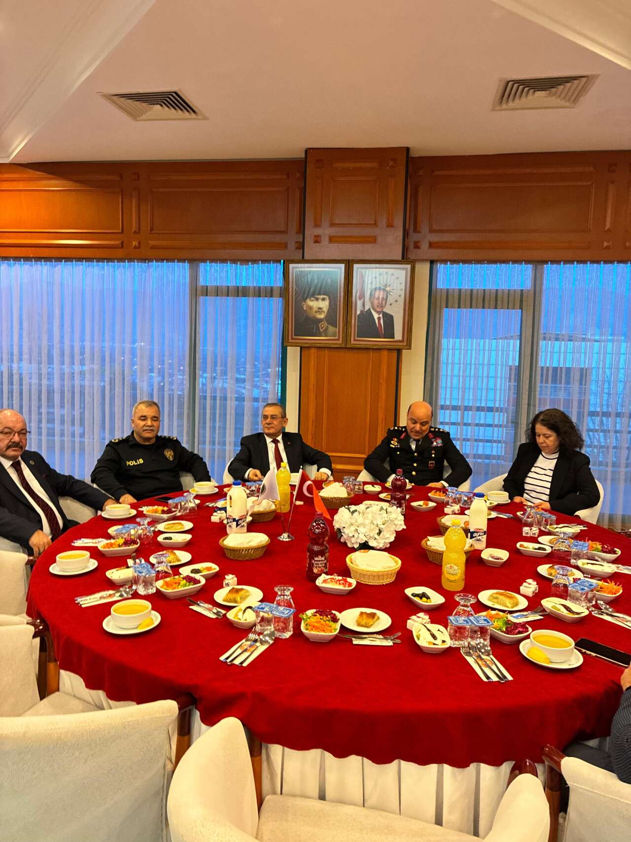 EMŞAV’dan Görkemli İftar Yemeği 30